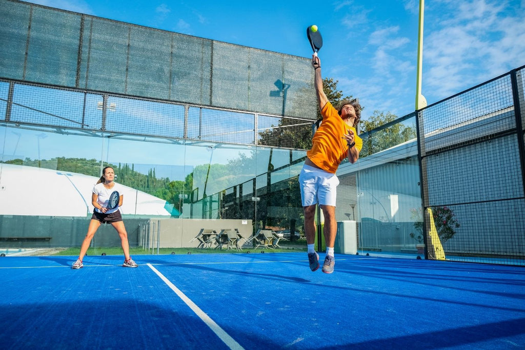 Le Caratteristiche Indispensabili del Giocatore di Sinistra nel Padel